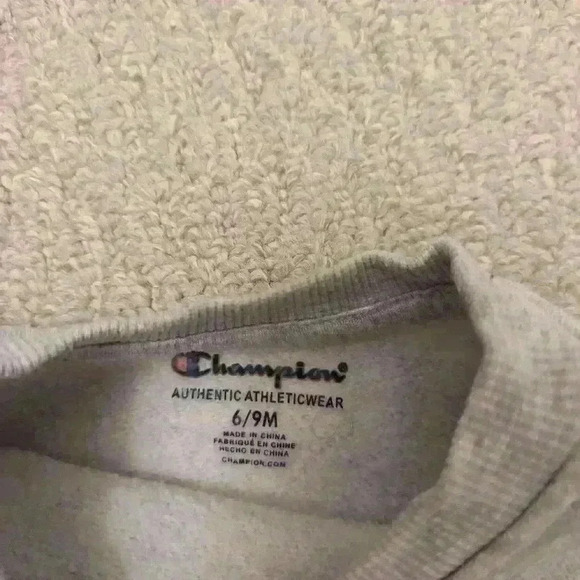 Baby Gap bundle 1 Gap jacket, 2 sweatshirts - size 6-9 mts - like new - Picture 3 of 7